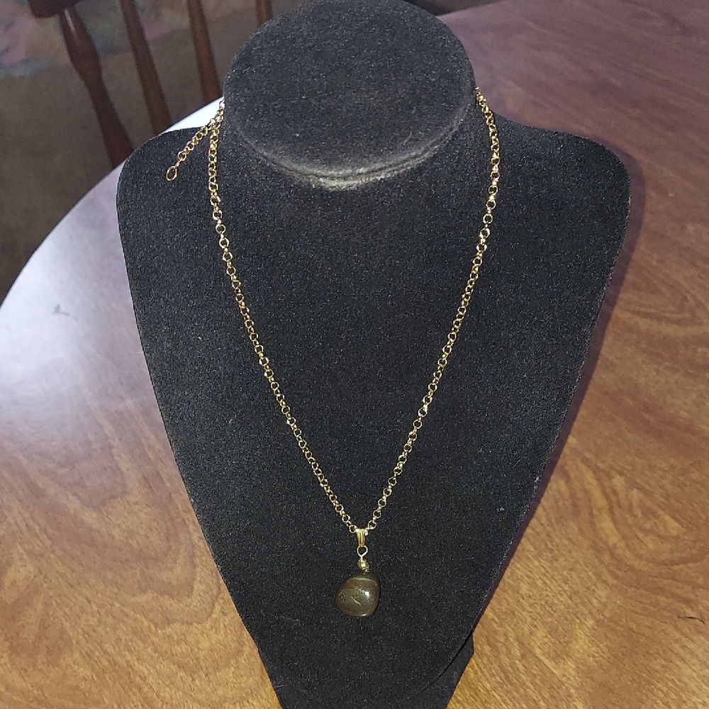Elegant Gold Necklace with Brown Pendant